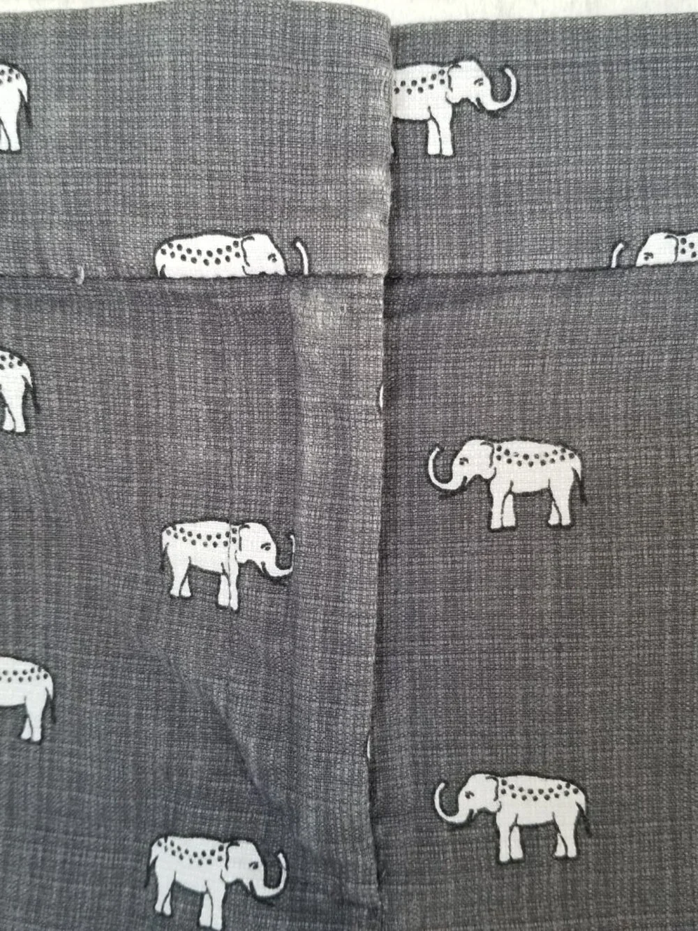 LOFT Riviera Shorts Size 6 Elephant Print on Gray Linen Look Pockets Mid-rise